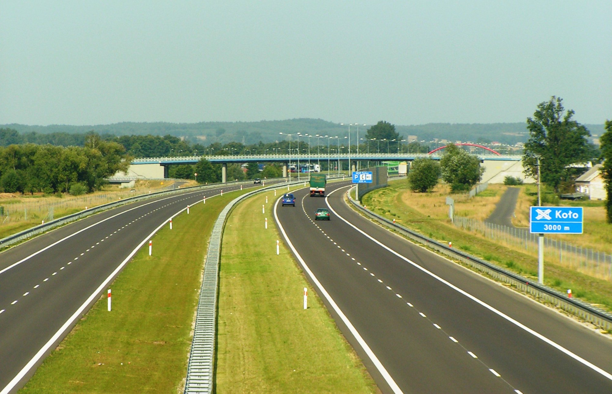 Autostrada A2 na wysokości wsi Police Mostowe nieopodal zjazdu na Koło, fot. Wikimedia Commons